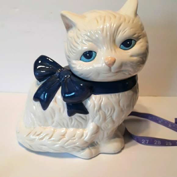 Hand painted vintage white Persian cat cookie jar
